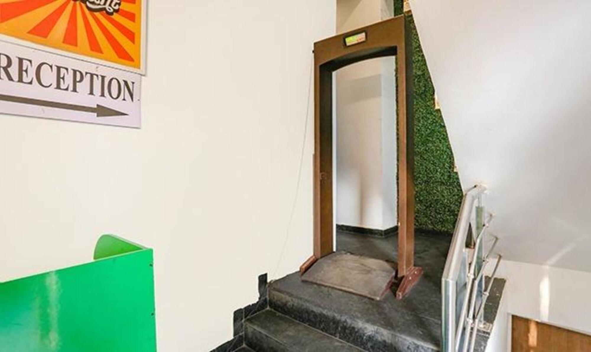 Fabhotel Urban Residency Model Town Нью-Дели Экстерьер фото