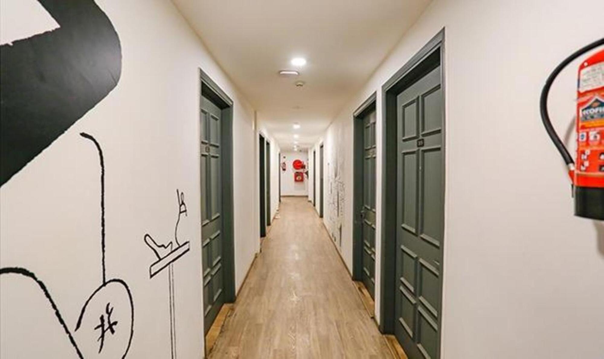 Fabhotel Urban Residency Model Town Нью-Дели Экстерьер фото